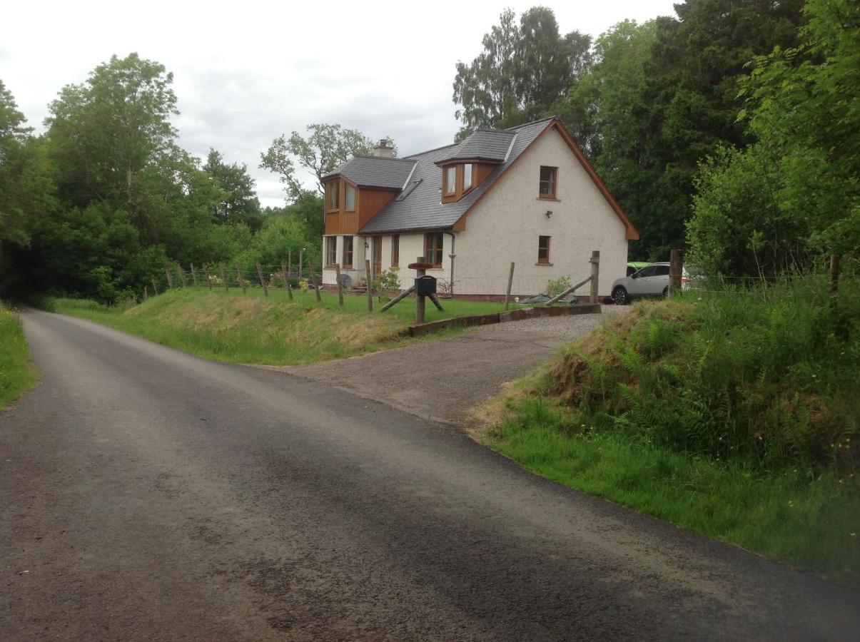 Braeburn B&B Roybridge Buitenkant foto